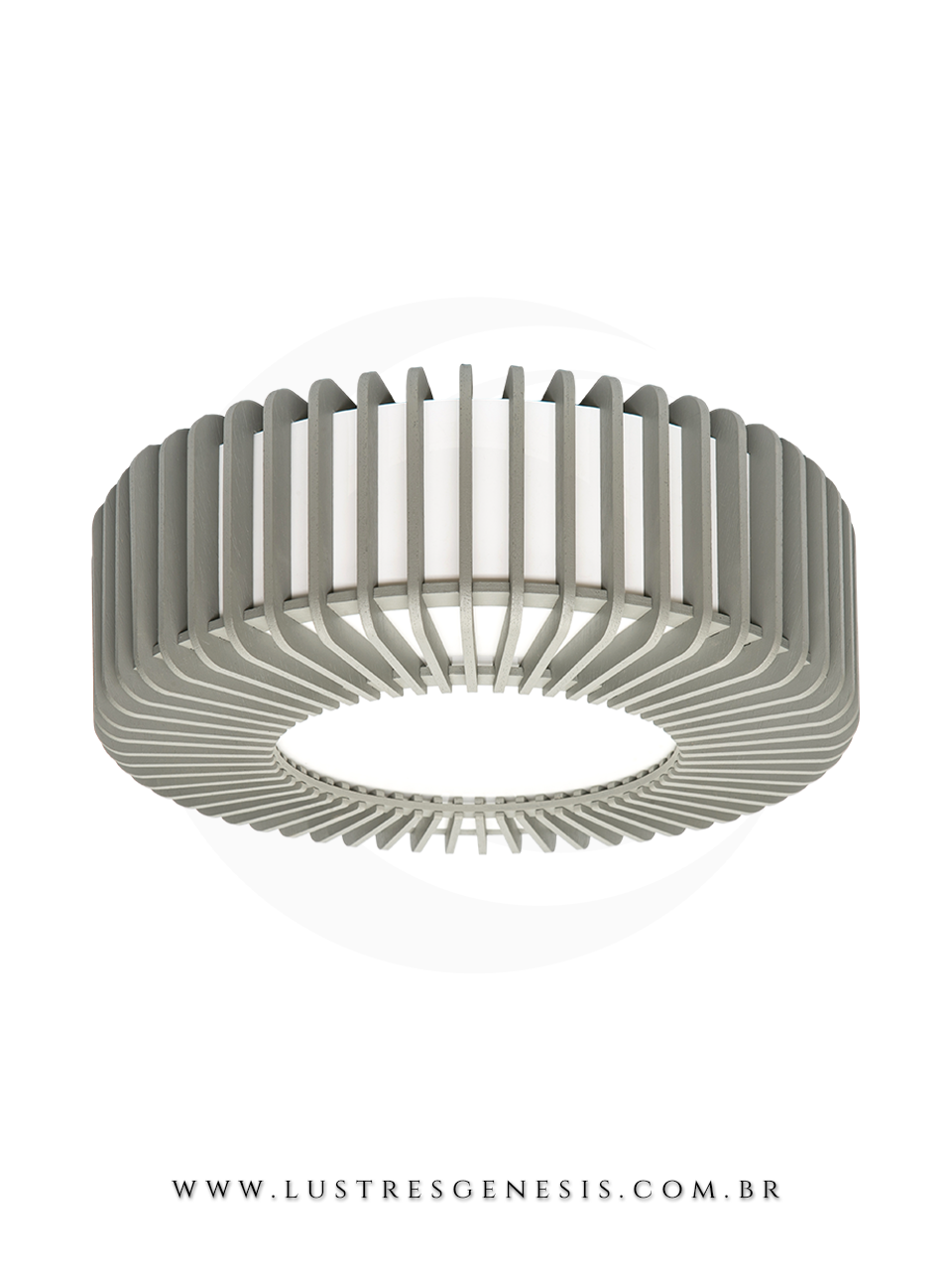 Plafon moderno redondo Jasmin em madeira na cor imbuia instalado no teto de um quarto contemporâneo, destacando-se na decoração aconchegante com cama de casal e iluminação indireta.